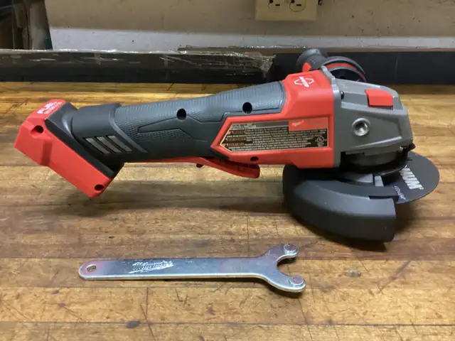 MILWAUKEE M18 FUEL BRUSHLESS RAPID STOP 4 1/2”-5” PADDLE GRINDER in Power Tools in Barrie - Image 7