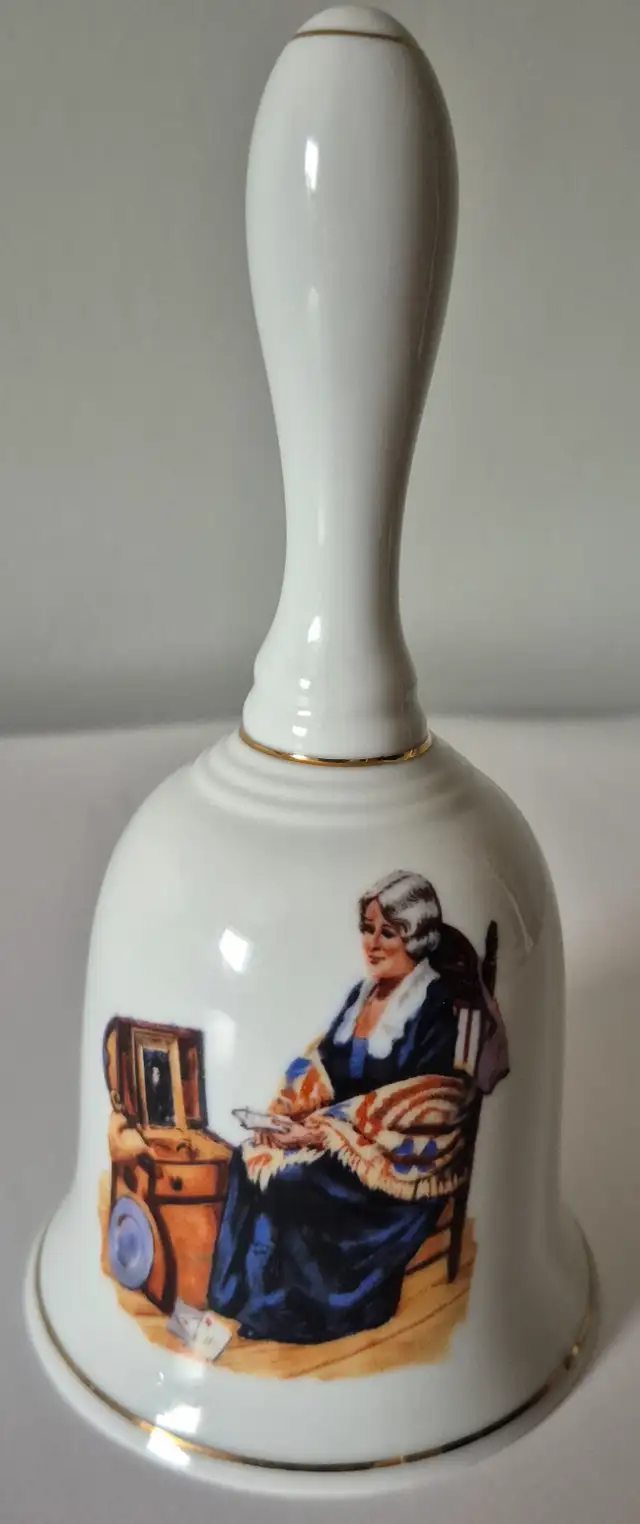 Bell - Mint Condition in Arts & Collectibles in Oshawa / Durham Region - Image 2