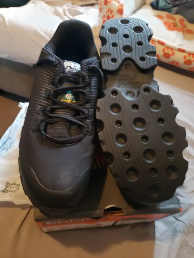 Work boots in Men's Shoes in Hamilton - Image 3