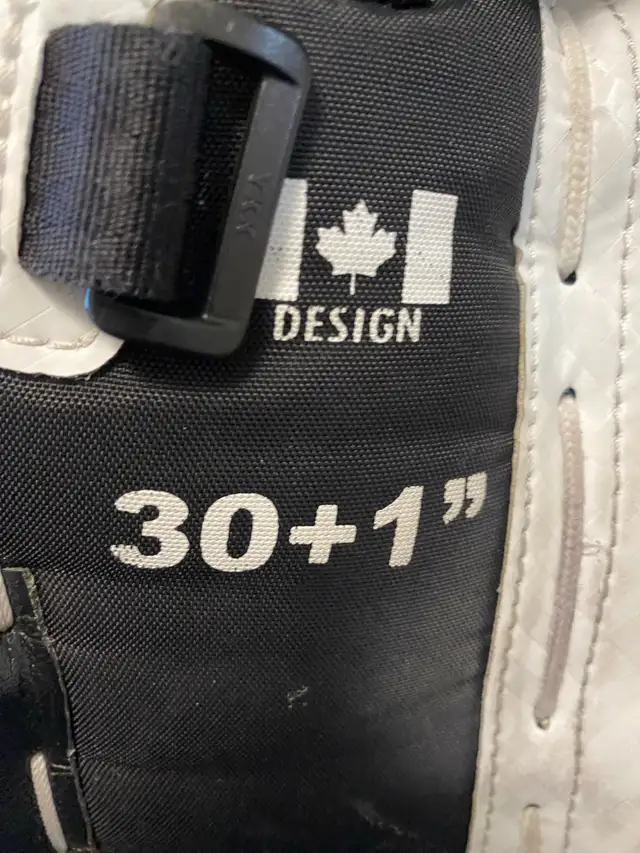 Brian's Optik X3 Goalie Pads 30+1” in Hockey in Calgary - Image 4