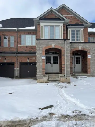 150 Adventura Rd Brampton Please contact 416-817-8109 A Beautiful 4 bedroom townhouse in a prestigio...