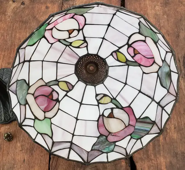 Tiffany Style Antique Stained Glass table Lamp in Arts & Collectibles in Calgary - Image 5