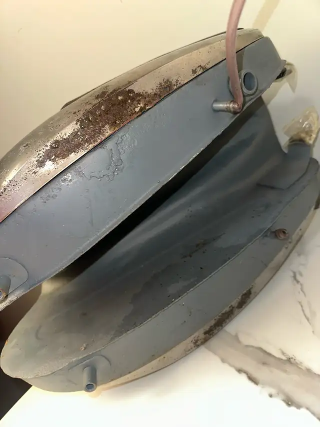 Vintage Suzuki 2-Stroke Gas Tank - T20 X6 Hustler / T250? in Motorcycle Parts & Accessories in Mississauga / Peel Region - Image 8