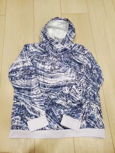 Girls Under Armour Hoodie. Size Youth XL, View more