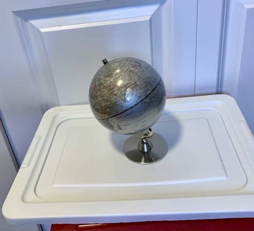 Mini Silver World Globe in Arts & Collectibles in Burnaby/New Westminster - Image 2
