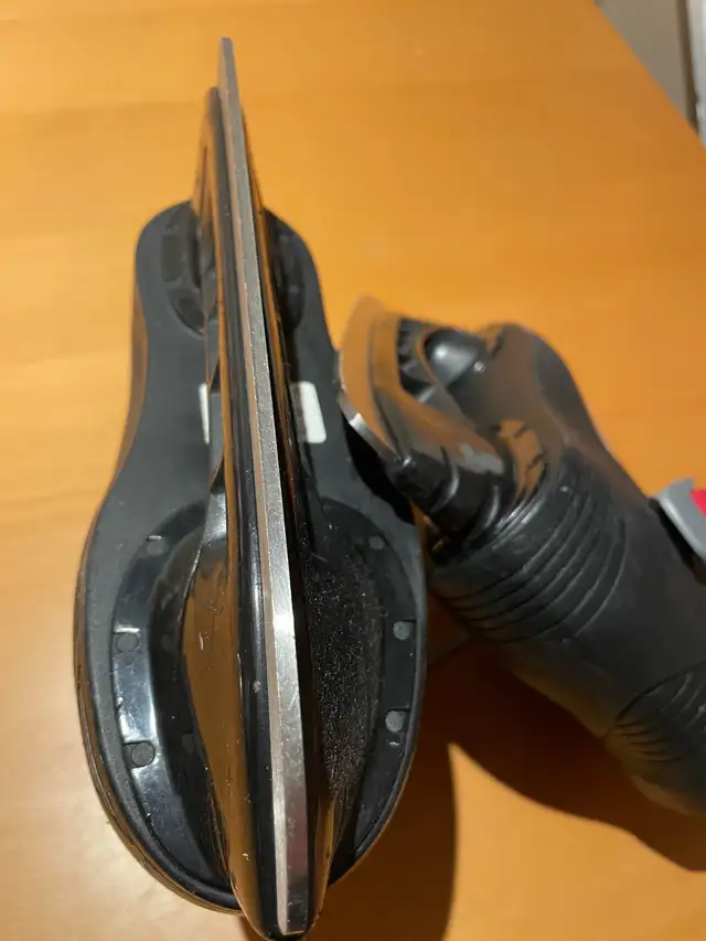 kids skates - 12/13 in Skates & Blades in Ottawa - Image 4