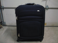 Brand New Samsonite 26 inch deluxe spinner luggage