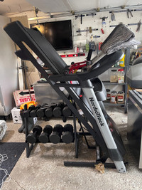 Dumbell , treadmill et pull up bar