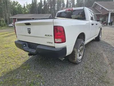 2014 Dodge Ram 1500 Quad Cab, 4x4, 3.0L Eco Diesel V6, Auto, 186km, sport wheels, tunnel cover, supe...