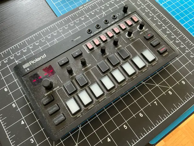 Roland Aira J6 in Pro Audio & Recording Equipment in City of Toronto - Image 4