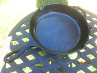 Cast frying pan