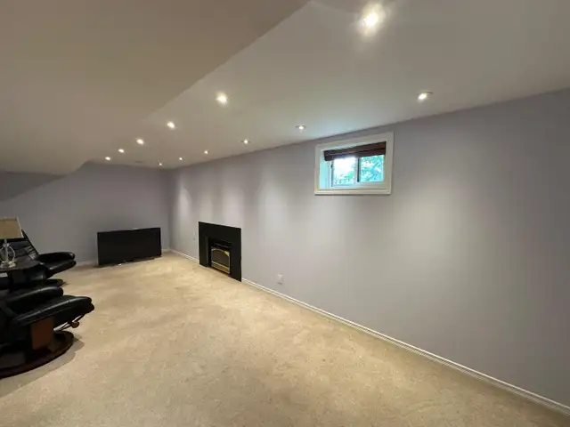 Beautiful 2Bed 2Bath Basement_Separate Entrance Laundary Closet!