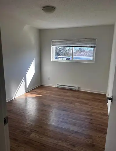 **Available August 1** Bright and spacious 1 bedroom, 1 bathroom apartment for rent on Queens Ave in...