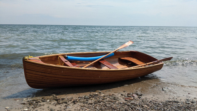 Wooden cedar strip sailboat with oars in excellent condition in Sailboats in Mississauga / Peel Region - Image 2