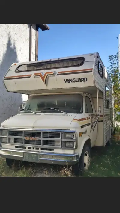 FOR SALE : GMC VANGUARD MOTORHOME VINTAGE. 1984 RUNS WELL. GASOLINE FUEL. THE MOTORHOME NEEDS A DOOR...