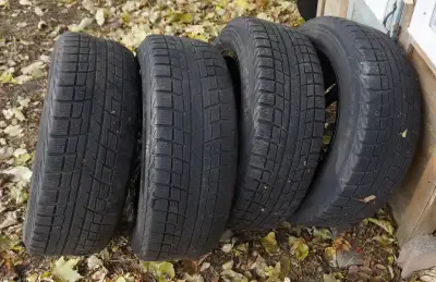 Hello, have a set of four snow tires on aluminum rims Size: 205/60/16 Bolt pattern: 5x120 18x8", 7Jx...