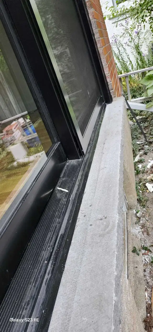 caulking window and door garage door  in Other in Kitchener / Waterloo - Image 10