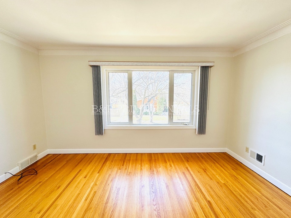 Bright and Spacious 1 Bedroom/1 Bath for RENT in Rossmere B 5