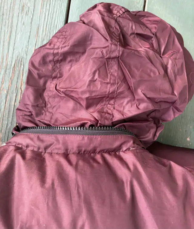 Women’s GAP Down Filled Puffer Burgundy Winter Jacket Medium in Women's - Tops & Outerwear in Calgary - Image 11