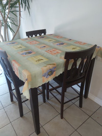 Table with 4 chairs