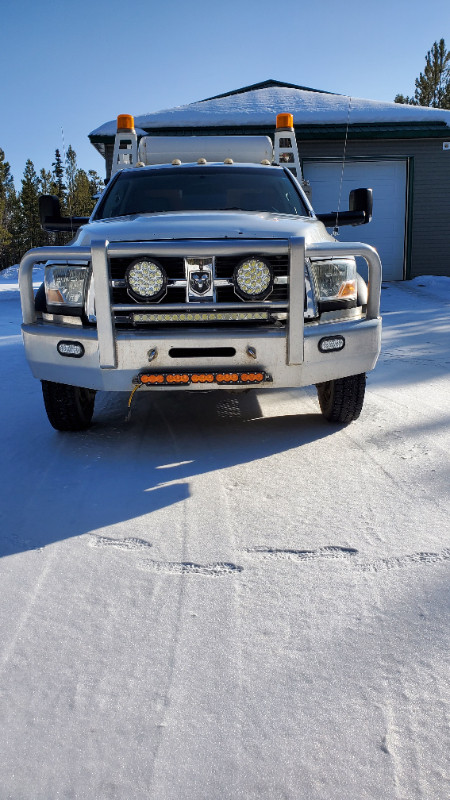 2011 Ram 5500 SLT Crew Cab 4x4 Service Mechanics Truck w/ Crane in Cars & Trucks in Whitehorse - Image 3