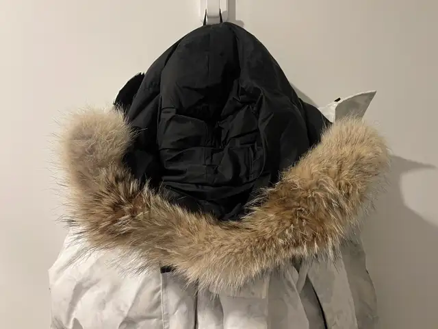 Canada Goose Expedition Parka Early Version with Real Coyote Fu in Women's - Tops & Outerwear in City of Toronto - Image 3