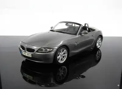 BMW Z4 Die Cast 1:18 scale by Maisto Couleur gris Capot ouvrant. Portes ouvrantes. Coffre ouvrant. R...