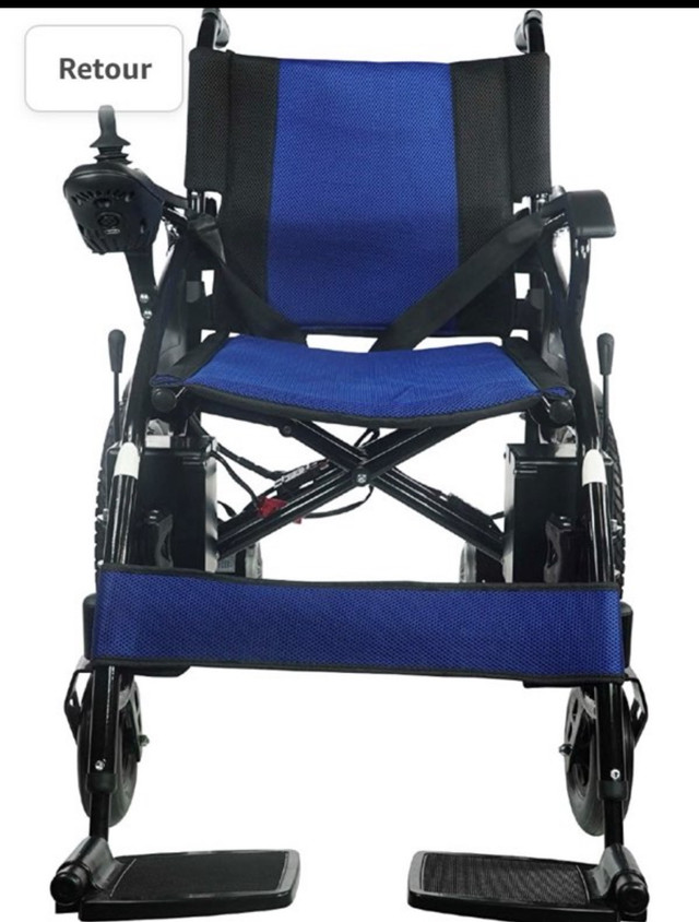 Chaise roulante electrique pliable dans Santé et besoins spéciaux  à Ouest de l’Île - Image 3
