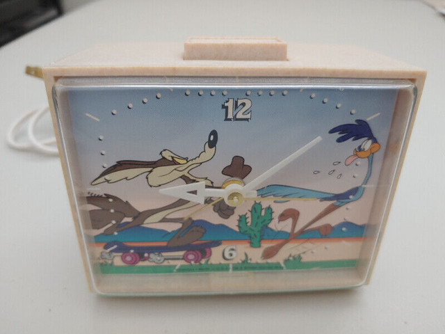 Looney Tunes alarm clock in Arts & Collectibles in St. Catharines