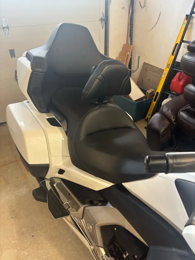 2018 Honda Goldwing Tour in Touring in Timmins - Image 6