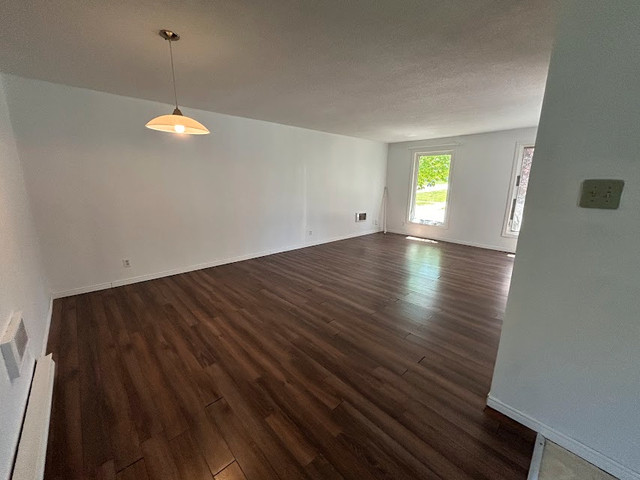 ELLIOT LAKE: 2 Bedroom detached backsplit on a corner lot in Long Term Rentals in Sudbury - Image 2