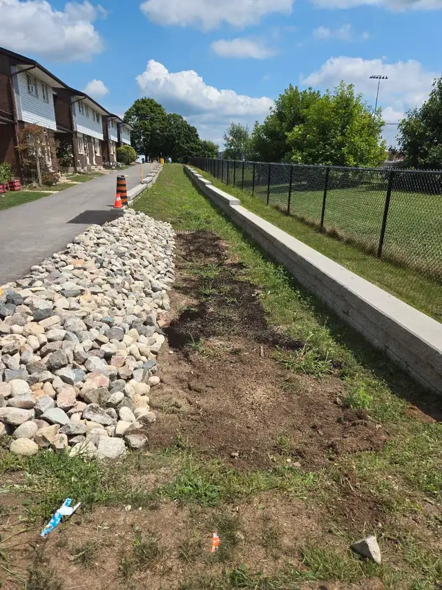 Fencing and post holes62864743506946121