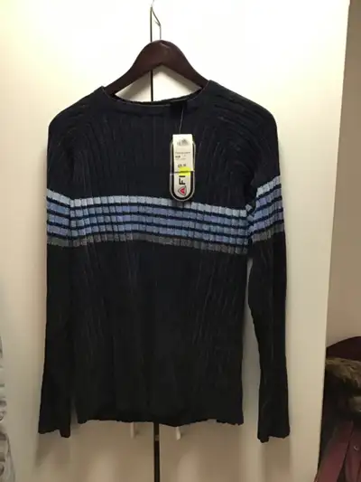 Adult sweater fire fly brand new size large, View more