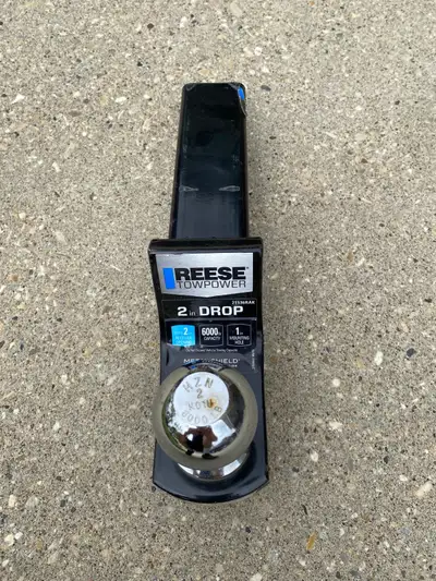 Reese Hitch with 2" drop. Trailer Capacity : 6000 lbs Fits 2" receiver New Asking $35