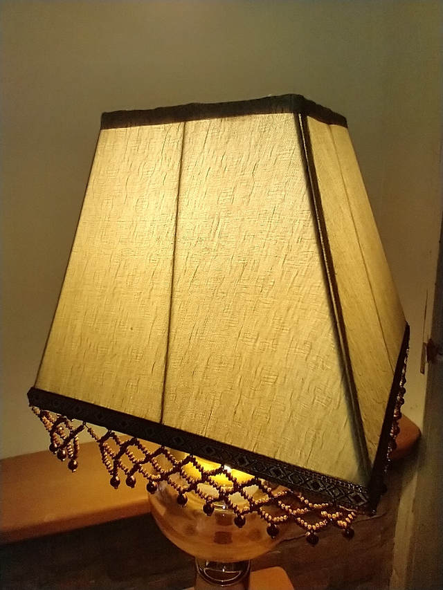 Vintage Brass/Glass Table Lamp in Indoor Lighting & Fans in Barrie - Image 4