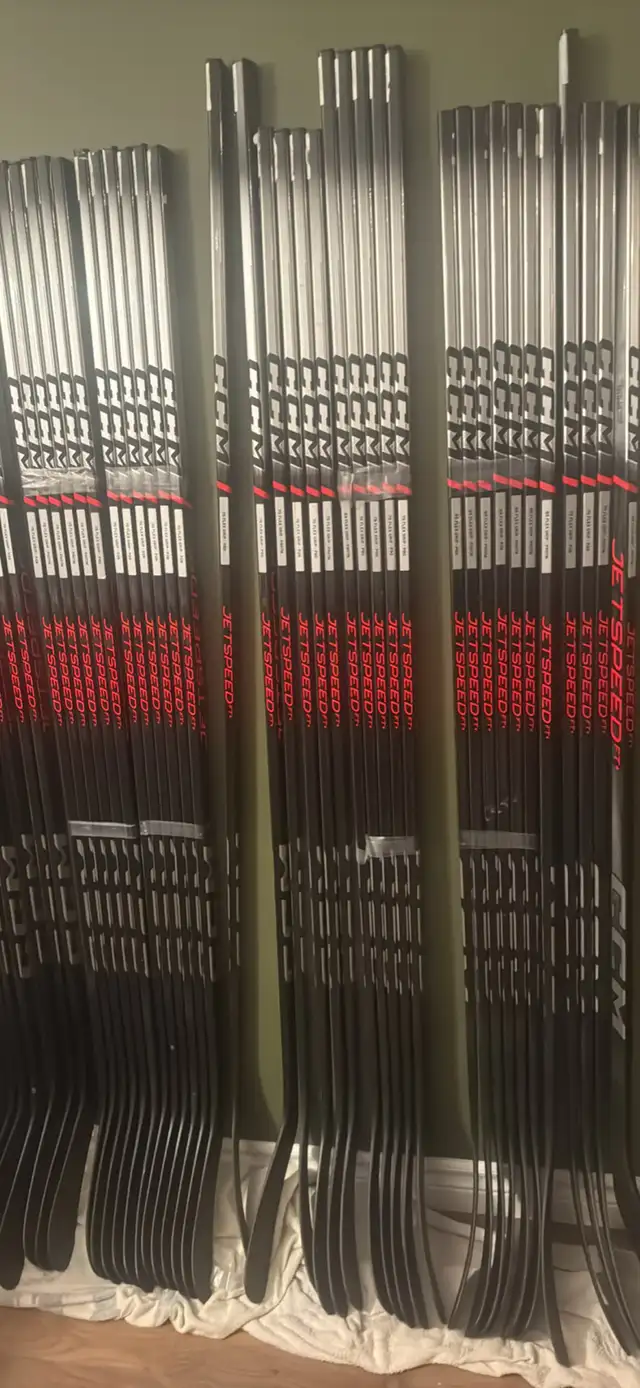 NEW hockey sticks / CCM jets perf ft+ in Hockey in Gatineau - Image 2