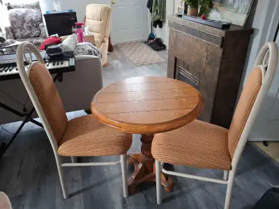 petite table et 2 chaises, View more