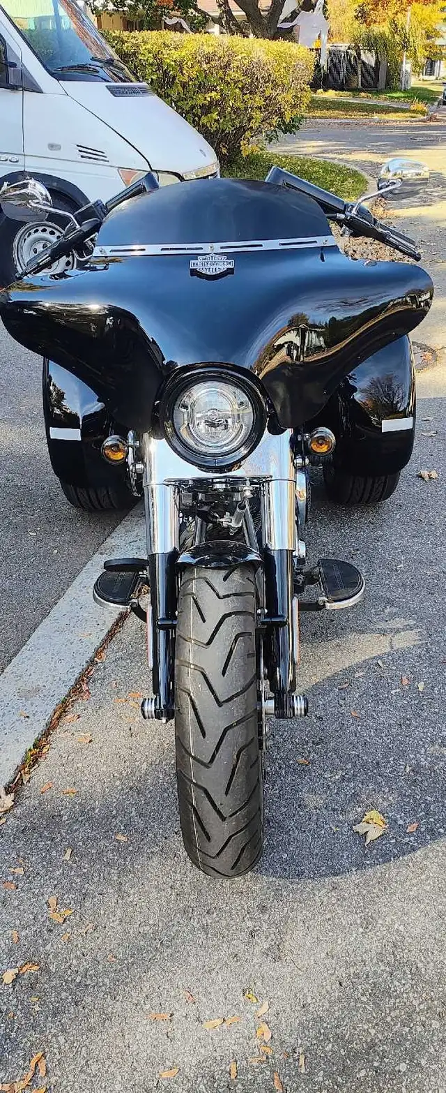 Harley Davidson Trike in Touring in City of Montréal - Image 2