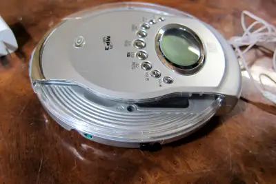 DURABRAND CD-965 DISCMAN PORTABLE CD MP3 PLAYER WALL PLUG PHONES, View more