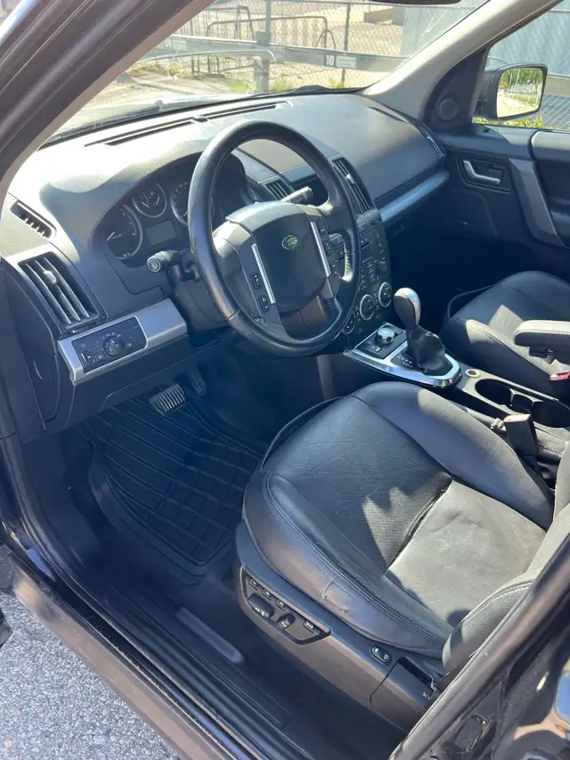 Land Rover LR2555661537691586568