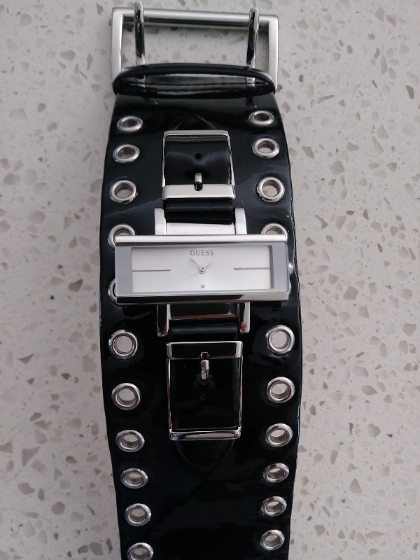 GUESS BLACK BUCKLE WATCH in Jewellery & Watches in Belleville
