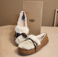 UGG size 8/9 Ansley Shaine moccasin slipper 