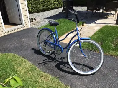 Vélo à vendre.Demandez Luc 4018-731-1705