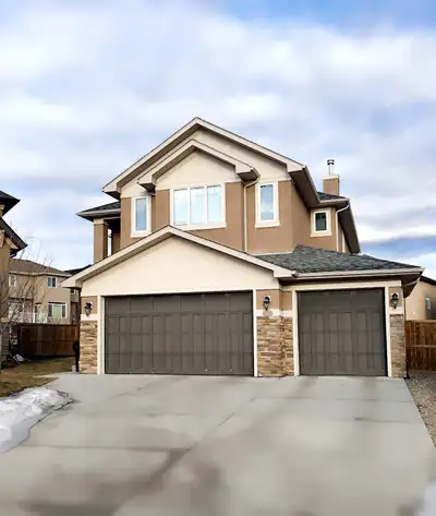 Available on June 1st 2026 A nice bedroom for rent in the heart of Panorama Hills Estate NW. House i...