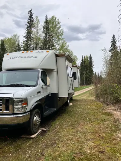 This Jayco Melbourne 26A, 2008, is a well maintained motorhome that runs like a dream. Two new house...