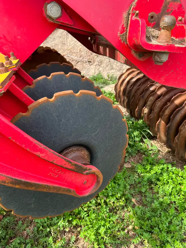 Vaderstad Highspeed Disc in Farming Equipment in Chatham-Kent - Image 5