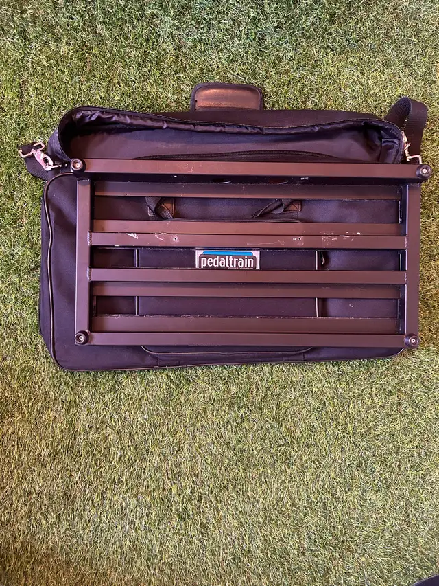 Pedaltrain Classic 1 with Soft Case in Amps & Pedals in City of Toronto - Image 5