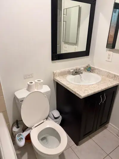 Big Private Room for Rent in Brampton for a Girl Large and spacious private room available for rent...