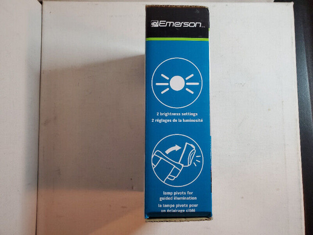 Emerson adjustable LED head lamp 2 settings used/lampe frontale dans Autre  à Ouest de l’Île - Image 3