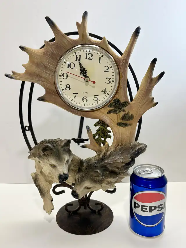 Wolf and Antler Table Clock in Home Décor & Accents in Oakville / Halton Region - Image 3
